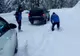 Turiști blocați în zăpadă la Sinaia, pe drumul Cotei
