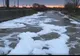 Ape pline de spumă în râul Bega. "Miroase a detergent". Nu e nicio problemă, spune Garda de Mediu 