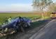 Două persoane, dintre care un minor, au fost rănite după ce au intrat în copac cu mașina furată