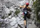 Un alpinist a MURIT după ce a căzut în gol 400 de metri. Bărbatul escalada cel mai înalt vârf din Germania