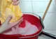 Surprinzător. Câte calorii arzi când faci curățenie generală