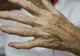 Încă un caz şocant: Bătrân de 90 de ani agresat pe stradă de alte două persoane