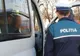 Șofer beat, rănit după ce s-a răsturnat cu microbuzul