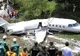 Panică: un avion s-a rupt în două, după ce a ratat aterizarea