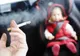 Amendă pentru părinţii care fumează în prezenţa copiilor. Unde se întâmplă aşa ceva