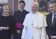 Apariţie surprinzătoare lângă Viorica Dăncilă la întâlnirea cu Papa