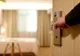 De ce n-ar trebui să te uiți la televizor în camera de hotel
