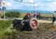 Un tractor a fost spulberat de tren în Brașov: un mort și un rănit