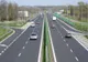 Scene şocante pe un drum naţional: Un șofer, surprins în timp ce conducea cu viteză pe contrasens