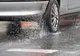 ATENŢIE ŞOFERI! Cum trebuie să conduci în siguranță pe timp de ploaie. Ce făceai greşit până acum