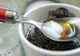 Şi-a pus ulei în cafea în fiecare dimineaţă. Rezultatul a fost dincolo de aşteptări