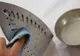 Cum cureţi rapid fierul de călcat. Ai nevoie doar de două ingrediente din bucătărie