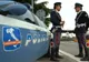 Un șofer român fără permis a încercat să dea bani unui polițist din Italia. A avut un șoc