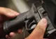 Un poliţist a tras accidental cu pistolul, chiar în sediul Poliţiei. Este cercetat de superiori