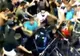 Femeie-jandarm, lovită violent de câțiva protestatari: suspectă de fractură la coloana cervicală