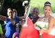 Rihanna s-a ferit să prindă buchetul de mireasă