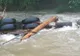 Accident îngrozitor. Un camion a plonjat în râu: cel puțin 20 de morți