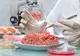 Carne din laborator, tu ai mânca așa ceva? Ce vor să facă cercetătorii