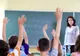Elev BĂTUT la şcoală. Colegii l-au lovit cu picioarele, în timp ce în clasă se afla şi un profesor