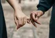 Două vedete şi-au făcut publică relaţia, dar au fost concediate