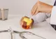 Experiment-şoc! Analize medicale, în bătaie de joc: Leucocite în suc de mere, hematii în bere