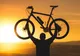 Un britanic care pedalează în jurul lumii a rămas fără bicicletă. Ghici în ce ţară i-a fost furată?