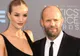 Jason Statham: de ce iubita lui nu se grăbeşte să se mărite cu el