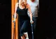 Pamela Anderson,  în cârje, după accidentarea suferită