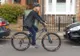 Modificări în Codul Rutier: în ce condiţii pot fi depăşiţi bicicliştii de maşini