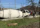 Betonieră răsturnată în localitatea Sărata din Bistrița-Năsăud. Șoferul, captiv în cabină