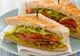 "Masă caldă” cu sandwich-uri pentru că nu există cantină