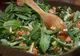 Salata-minune care elimină toxinele. Nu e chiar uşor de mâncat. Tu ai curaj? 