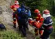 Salvare miraculoasă a unui tânăr care a căzut 30 de metri într-o râpă
