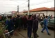 Revoltă la Rusăneşti. Oamenii au lut cu asalt primăria. Mai multe forțe de ordine, trimise în zonă