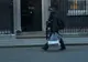 VIDEO Guvernul britanic mănâncă, la propriu, gogoși