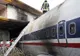 Imagini șocante cu avionul Boeing 707 prăbușit peste o casă