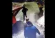 Noi IMAGINI cu bărbatul care a jefuit banca din Craiova. Poliţiştii nu l-au găsit nici acum(Video)