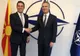 NATO a semnat actul de aderare a Macedoniei. Un pas istoric, după acordul cu Grecia