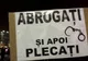 O mașină a unui post de televiziune, evacuată cu ajutorul jandarmilor de la protest