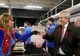 Tăriceanu, în campanie: A mers la piaţă să cumpere prune uscate