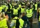 Proteste violente la Paris: magazine incendiate, 11 răniţi. Peste 120 de persoane reţinute