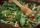 Salata-minune care elimină toxinele. Nu e chiar uşor de mâncat. Tu ai curaj?