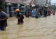 Cel puţin 10 persoane au decedat în urma inundaţiilor din Indonezia