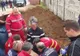 Săpau un canal, când ceva tragic s-a întâmplat. Din păcate, medicii nu au mai avut ce face! VIDEO
