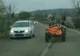 VIDEO Panică la Oituz! Doi cai au galopat pe şosea cu căruţa, fără căruţaş