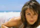 Cum arată Liz Hurley, la 53 de ani, într-un costum minuscul de baie