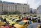 Taximetriștii blochează Bucureștiul. Autoturisme UBER atacate cu ouă în Piața Victoriei 
