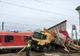 Un TIR ajuns pe calea ferată, izbit de un tren de pasageri, în Bistrița. Mai mulți răniți