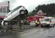 Suceava: O mașină a rămas suspendată în poziție verticală pe un pod din localitatea Vama