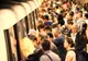 Protest al angajaților de la metrou. Oamenii s-au adunat în fața Ministerului Transporturilor